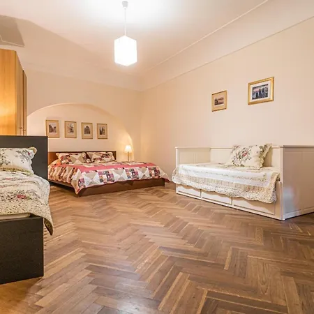 1 Bed Flat - Sleeps 4 - Pets - Wifi * פראג