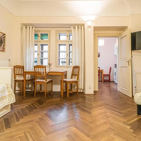 1 Bed Flat - Sleeps 4 - Pets - Wifi Apartment Prag